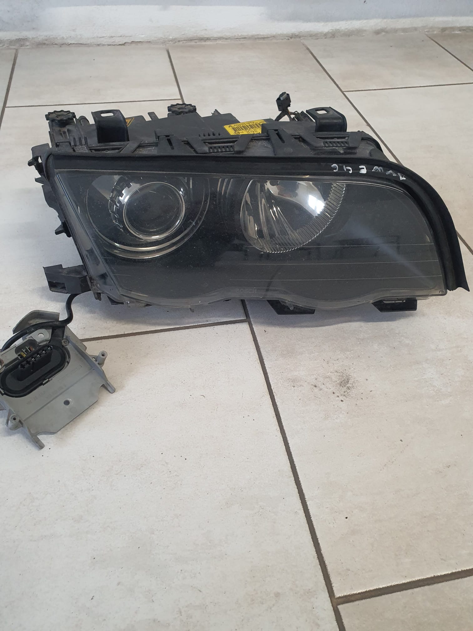 Far dreapta BMW SERIA 3 E46 CU XENON COD 0301089276 FACTURA SI GARANTIE