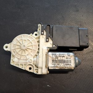 Motoras macara stanga fata , VW Golf 4 , 2002 COD - 1J1959801C