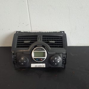 Panou comanda clima /Grila Ventilatie / Aerisire Bord Centrala Renault Megane 2 - COD 8200413906/1026774
