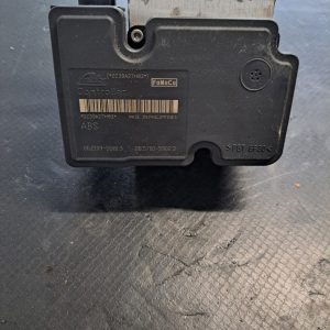 Pompa ABS  Ford Fiesta 6 (JA8) 1.6 TDCi 16V 66kW (90pk), FWD, HHJD - COD 8U512M110AD