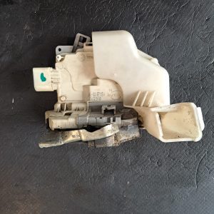 Broasca usa stanga fata AUDI A4 B8 2007 - 2015 - COD  8J1837015A