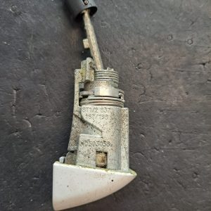 Butuc usa stanga fata  Audi A4 B8 8K - COD 8T12837167168 - imagine 2