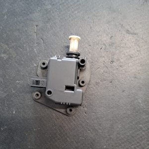 Motoras / actuator deschidere haion Audi A4 (2001-2004) [8E2, B6] - COD  8e9827833