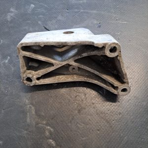 Suport cutie de viteze Volkswagen Golf 4 1.4 benzina(AHW - COD 1J0199117 - imagine 2