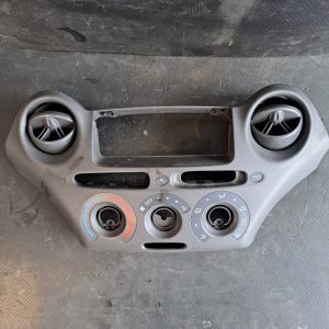 Panou central plan de bord TOYOTA YARIS - COD  758268701B