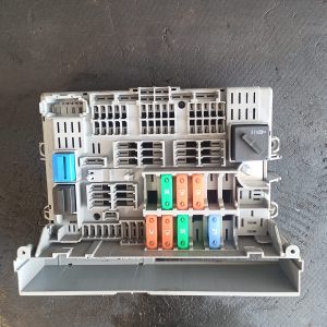 Bloc sigurante / relee BMW Seria 3 E90 2005 - COD 690662101