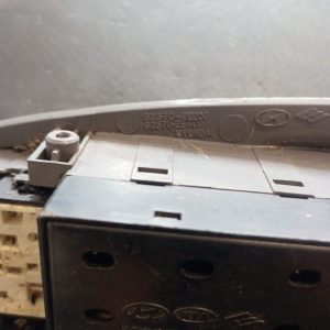 Panou comanda geamuri electrice fata stanga  Hyundai TUCSON (JM) 2004 > 2010 - COD 935702e200 - imagine 3
