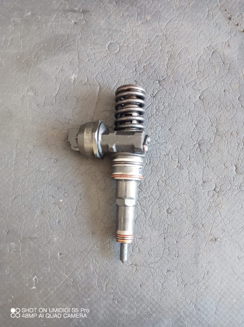 Injector ,  VW Passat B5 1.9 TDI , 2002 COD - 038130073AJ