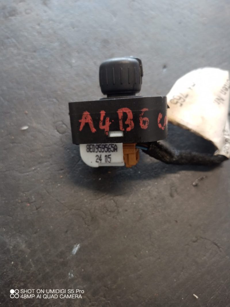 Buton reglaj oglinzi , Audi A4 B6 COD - 8E0959565A - imagine 2