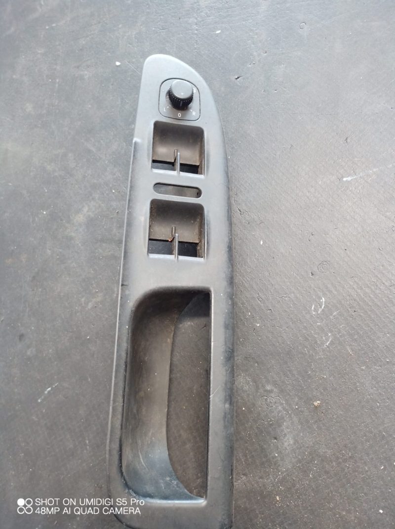 Suport mâner cu buton reglaj oglinzi VW Passat B6 , 2005-2010 COD - 1K0959565K