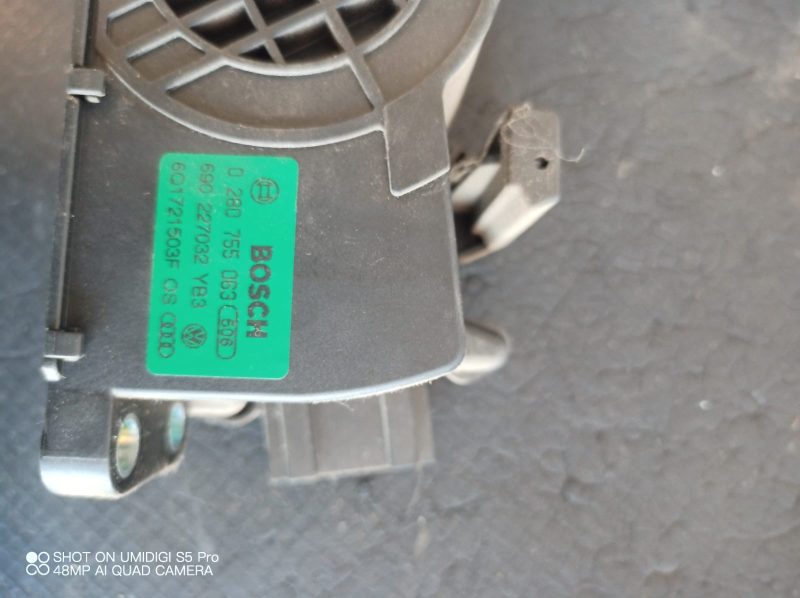 Pedala acceleratie ,  Skoda Fabia 2 1.2 benzina 51kw motor BZG COD - 6Q1721503F - imagine 2