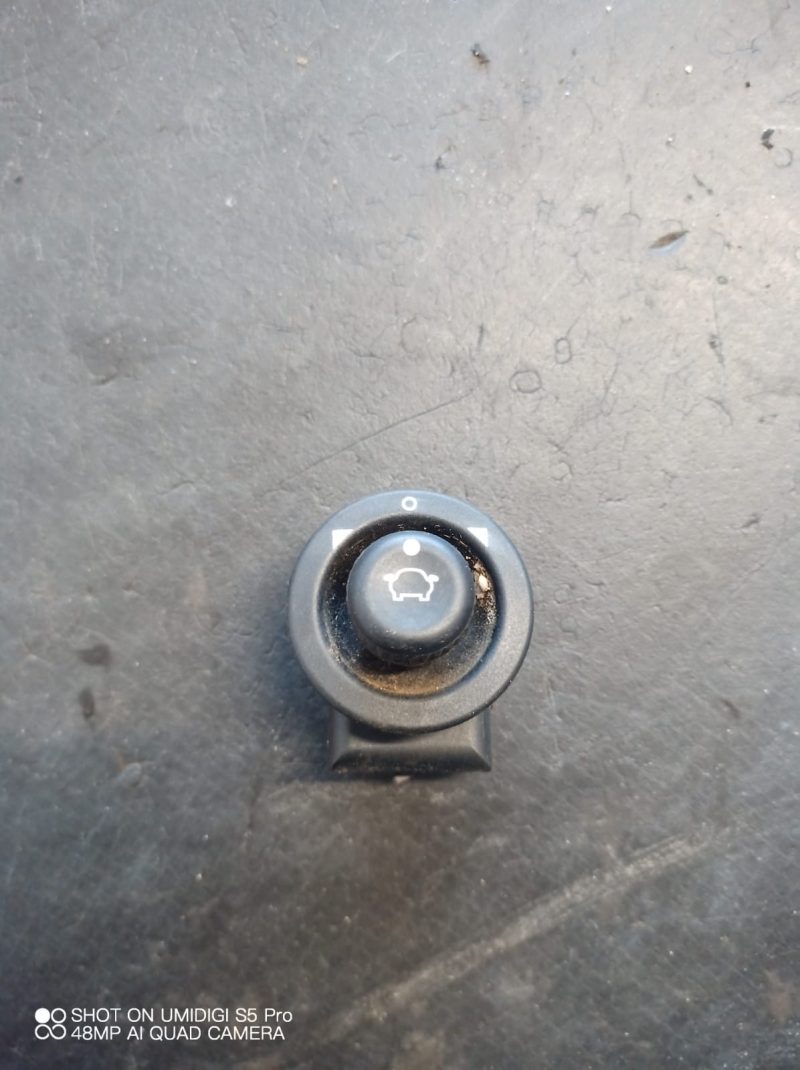 Buton reglaj oglinzi , Ford Fiesta generatia 5 , 2001 - 2007 COD -93bg17b676ba