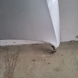Capota ,BMW E90 prezinta urme de rugina - imagine 2