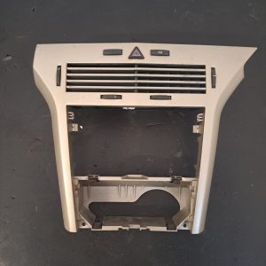 Rama consola centrala grile ventilatie bord butoane , Opel Astra H , 2004 - 2007 COD - a 04 330188061 24465731 331985437 03758035