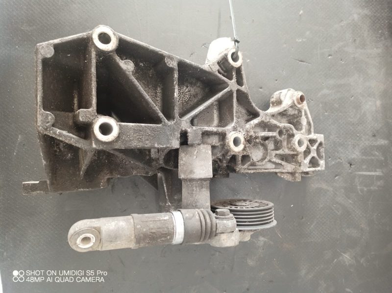 Suport accesorii ,  Skoda Superb 1.9 TDI cod motor BPZ,  2008 COD -038903143AE - imagine 3