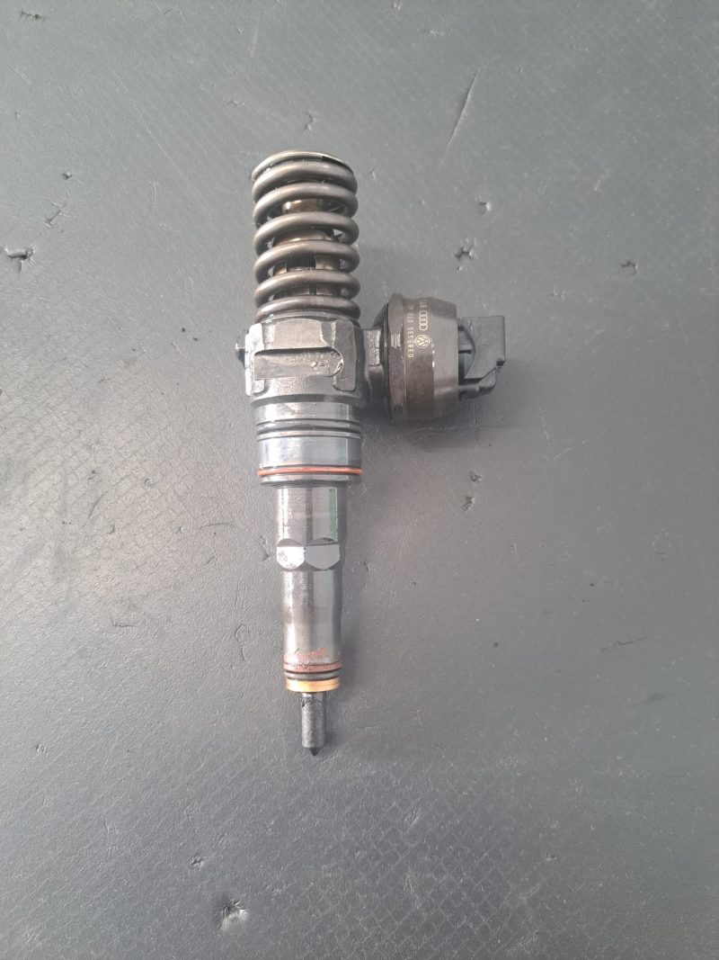 Injector , Skoda Octavia [facelift] [2000 - 2010]  1.9 tdi ASZ ,compatibilitate Golf IV, Seat Ibizza, Volkswagen Passat 3B3 2000-2005 COD -0414720039 038130073al