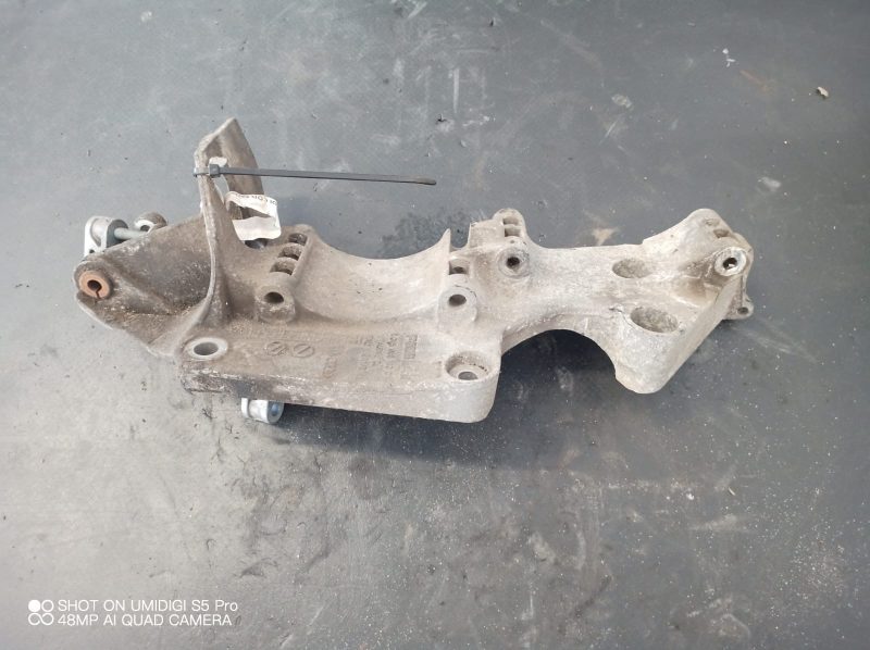 Suport Alternator ,Volkswagen SHARAN 1.9 TDI  , 2000-2010 COD - 045903143c