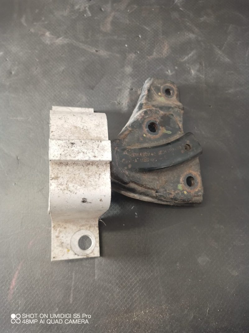 Suport motor , Dacia Logan prima generatie  , 2004 - 2008 COD - 420742