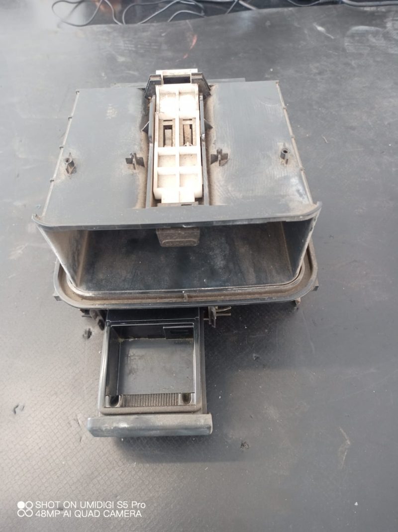 Organizator sertar tablou de bord central cu scrumiera , Nissan X-Trail T30  , 2.2 D COD-68108-EQ400 /68800-65F00