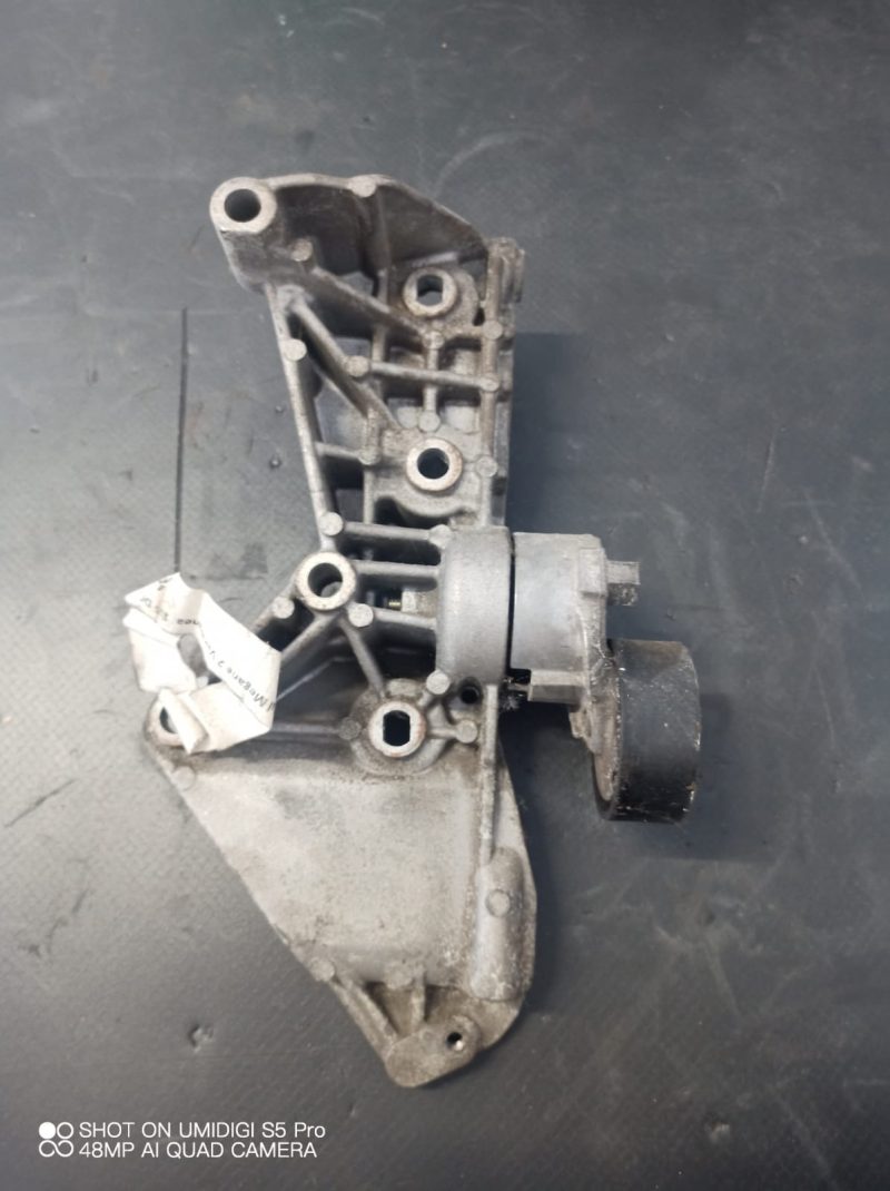 Suport accesorii alternator , Renault Clio 3 , 2005 - 2009  COD -8200473400