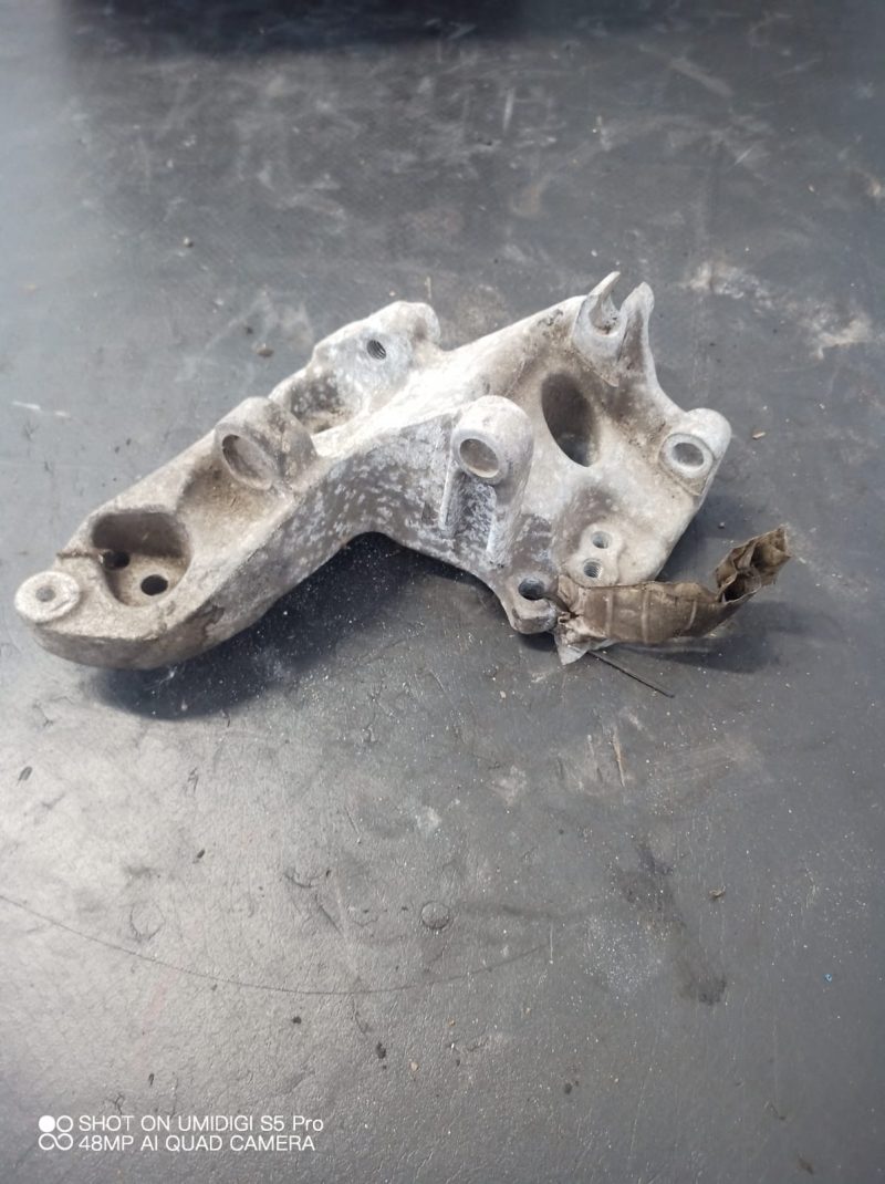 Suport alternator , Citroen, Peugeot 1.6 Hdi COD -9641715580