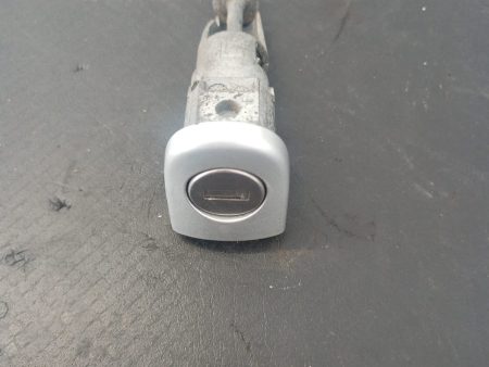 Butuc , incuietoare uși din față (lângă mâner) , Skoda Octavia Mk2 (1Z) COD -1Z08371670