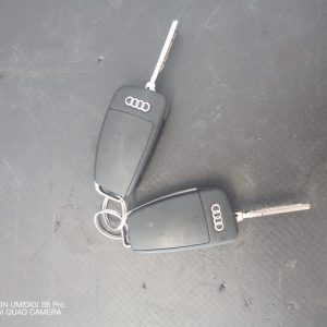 Telecomanda cu 3 butoane, cheie cu cip , cheie cu telecomanda ,  434 MHz ASK cu cip  ID4 , Audi A4, S4, RS4  COD 8E0837220K - imagine 2