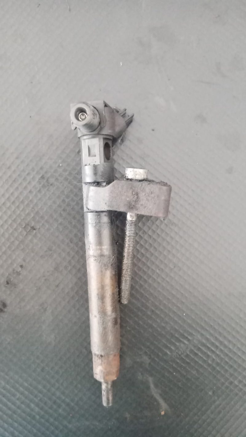 Injector , Mercedes Vito 2.2 CDI euro 5 COD -A6510704987 - imagine 3
