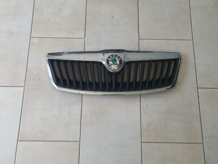 Grila bara fata centrala cu sigla Skoda Octavia 2 (1Z3) facelift  COD 1Z0853651C FACTURA SI GARANTIE