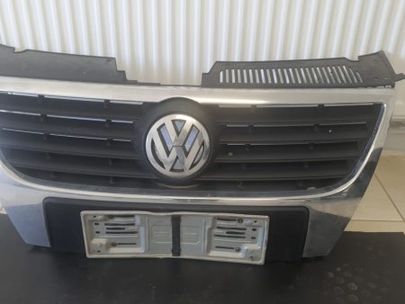 Grila bara fata centrala cu sigla fara senzori VW Passat B6 cod 3C0853751AD 3C0853651AF FACTURA SI GARANTIE