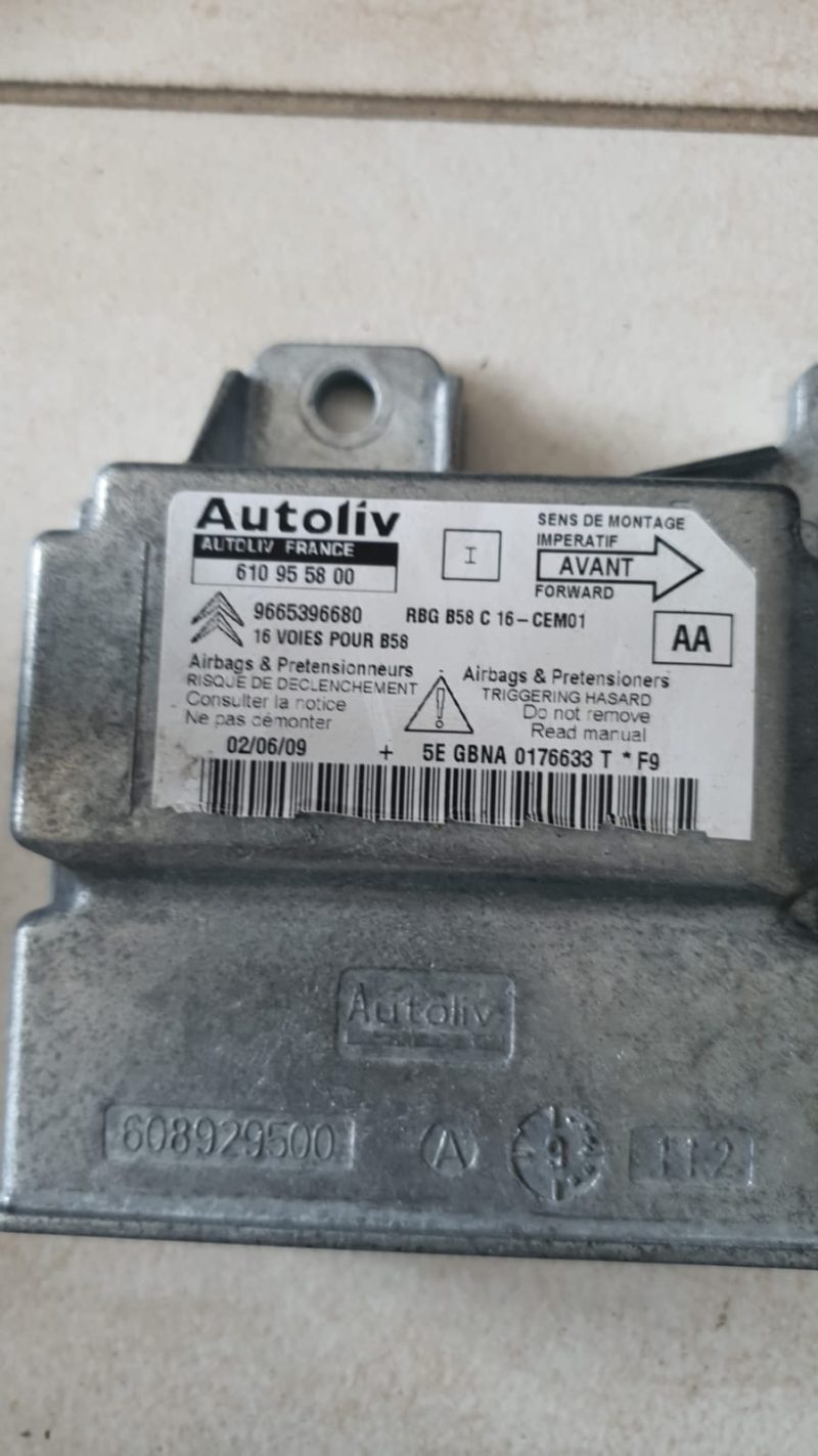 KIT AIRBAG CALCULATOR  ANSAMBLU MANETE SEMNALIZARE STERGATOR  AIRBAG VOLAN  VOLAN  CENTURI AIRBAG SOFER  CITROEN C4 PICASSO COD 610955800 96644965XT 96866504 9654964477 9654964377 96600568 FACTURA SI GARANTIE - imagine 2