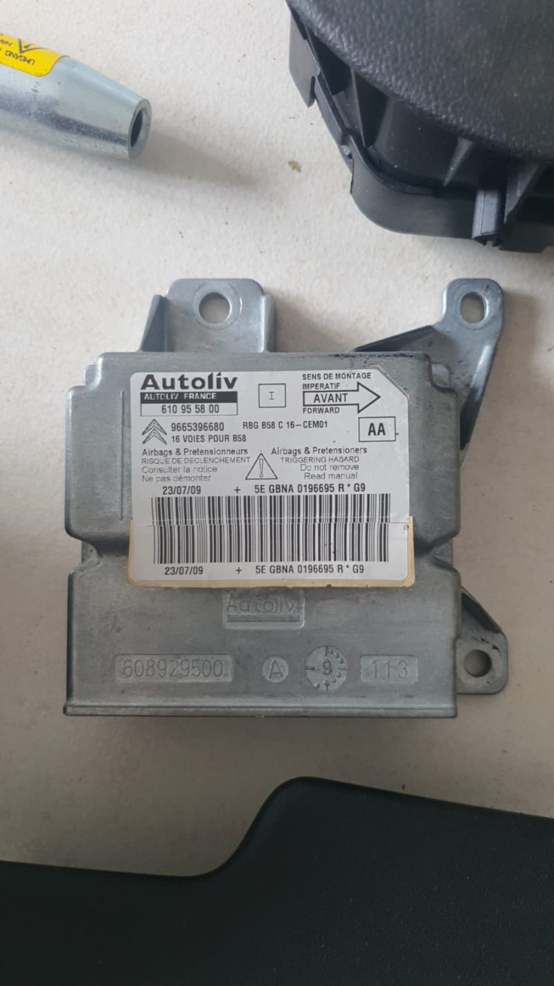 Kit Airbag Volan Airbag Pasager Airbag  sofer Calculat Airbag Centuri CITROEN C4 PICASSO COD 610955800 9688582280 96866504 96600668ZD 30371435A 9654964377 9654964477 FACTURA SI GARANTIE - imagine 2