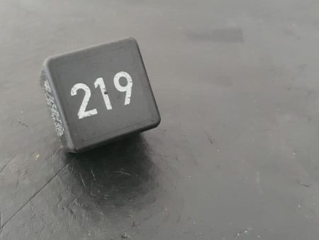 Releu 219 pompa combustibil VOLKSWAGEN PASSAT B6 2000 2005 AVB 74KW 101HP COD 443951253AA FACTURA SI GARANTIE