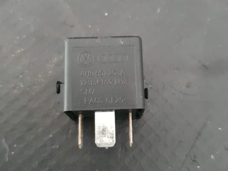 Releu curent alimentare Audi Q5 2.0 Tdi  2012 COD 4H0951253A FACTURA SI GARANTIE