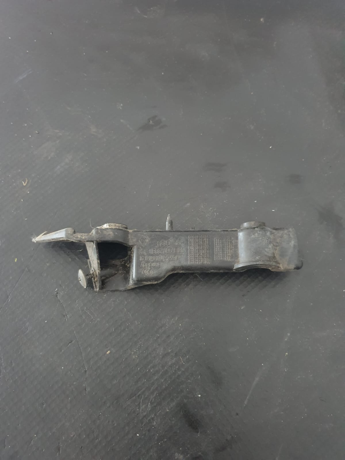 Suport  stânga montare bara față AUDI A5 B8 2.0 TDI  2012 COD 8T0807283E FACTURA SI GARANTIE