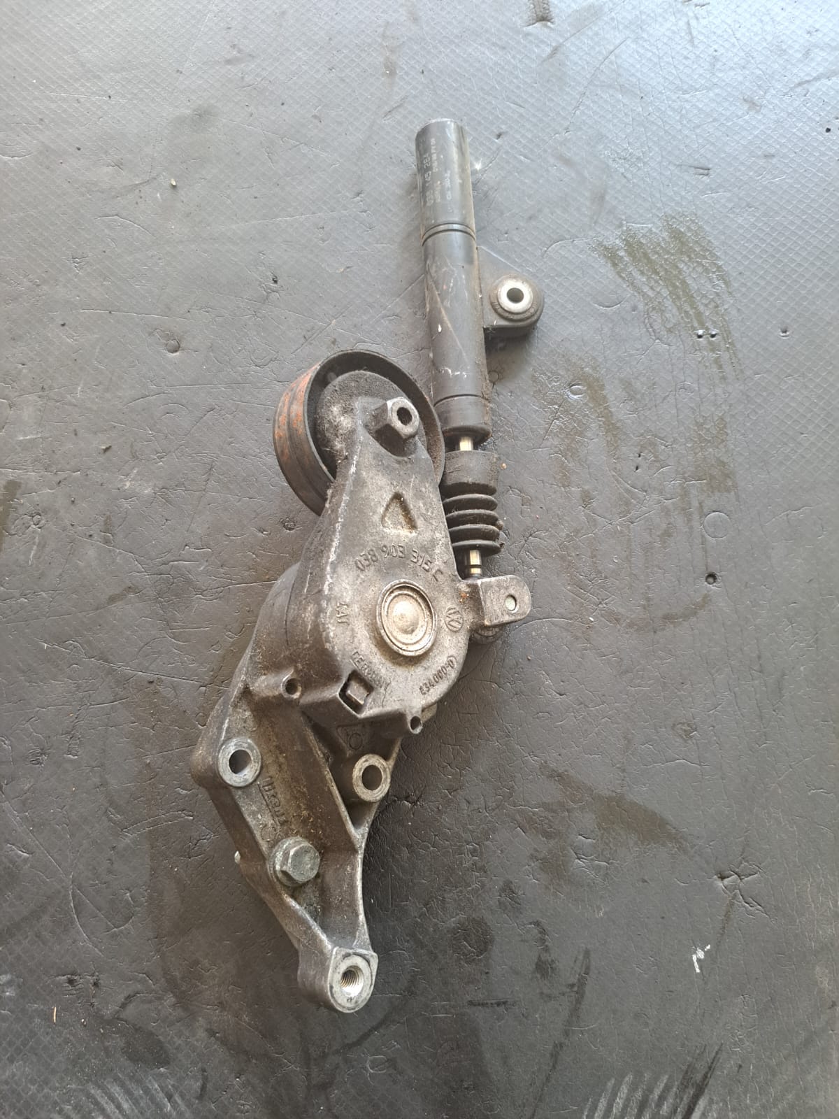 Rola intinzatoare accesorii  Audi A4 B5 1994-2001 1.9 TDISKODA OCTAVIA SEAT LEON VW GOLF4 SEAT CORDOBA COD 038903315C FACTURA SI GARANTIE