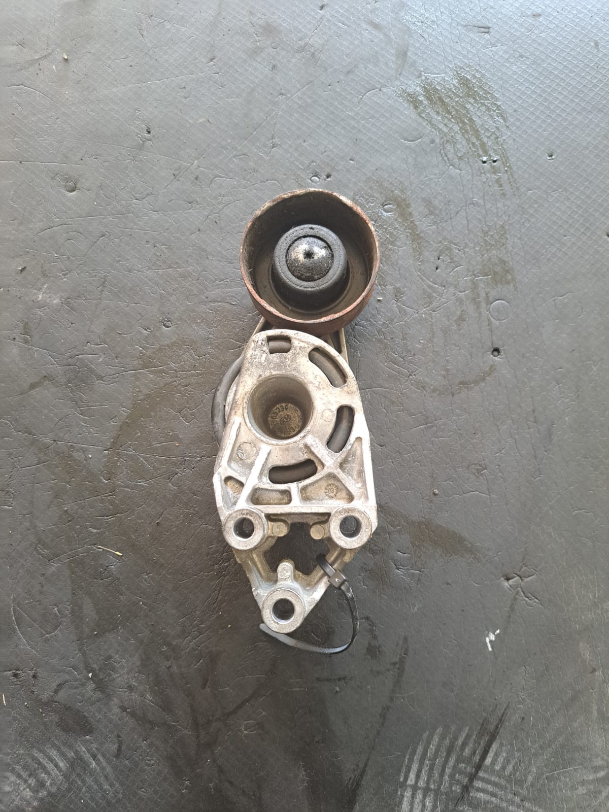 Rola Intinzator Intinzatoare Curea Alternator Accesorii Motor Volkswagen Polo 9N 1.4 TDI AMF BAY BNM BNV 2002 - 2010  COD 045903315A  FACTURA SI GARANTIE