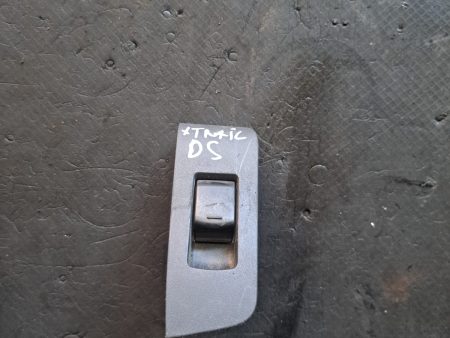 Buton geam usa dreapta spate  Nissan X-Trail T31 2007 - 2011 COD  82960-JG00A FACTURA SI GARANTIE