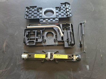 Set cric si cheie Audi A5 Sportback 8T 2009-2015 COD 8K0011031G FACTURA SI GARANTIE