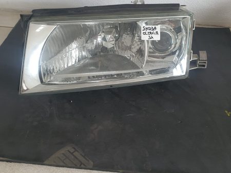 FAR STANGA CU LUPA SKODA OCTAVIA 1 1996-2004 COD 1U1941015E VOLAN STANGA FACTURA SI GARANTIE