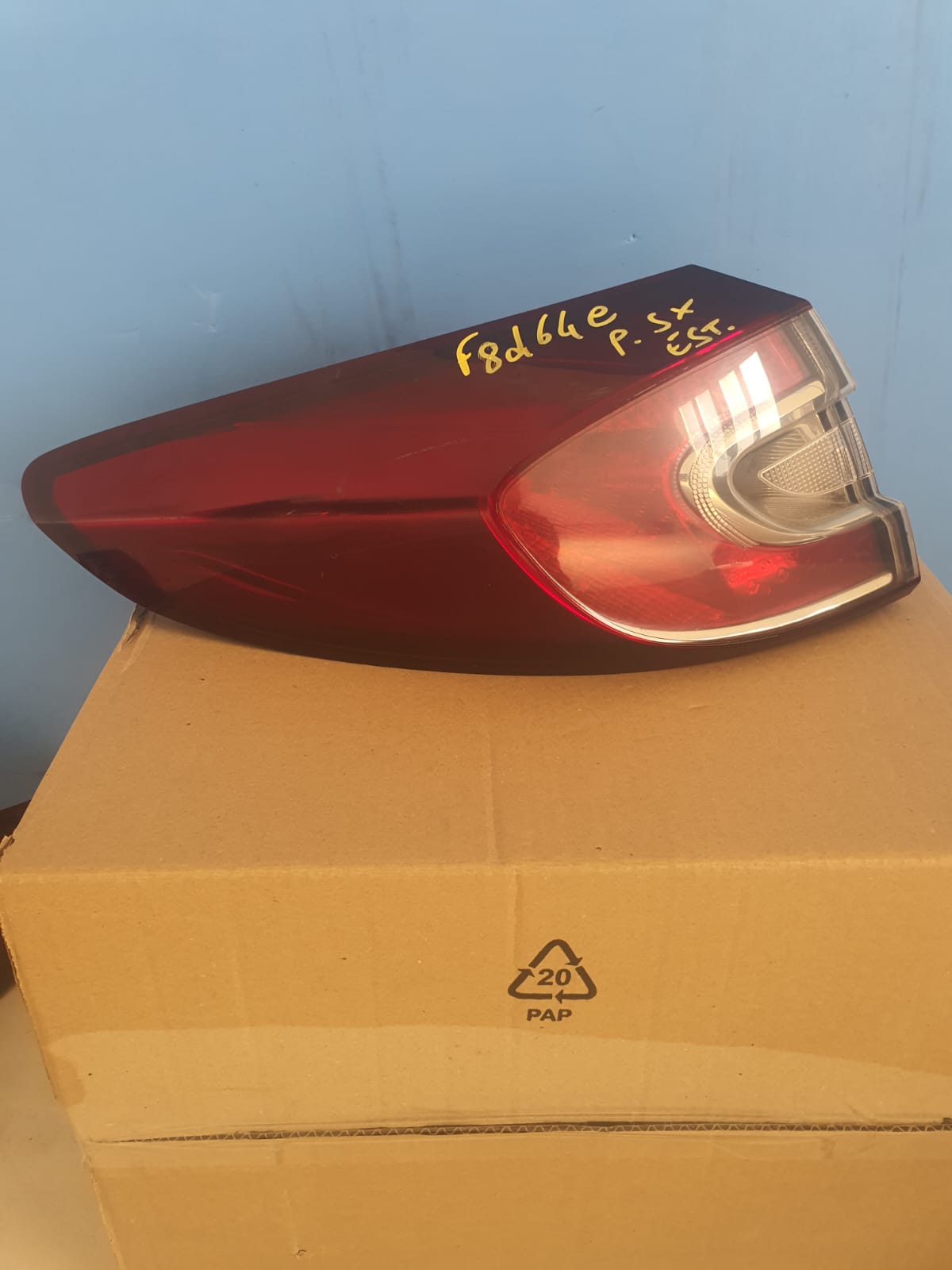 LAMPA STOP STANGA RENAULT MEGANE 3  2011 COD 89319371 FACTURA SI GARANTIE