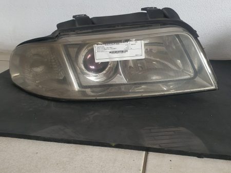 FAR DREAPTA CU LUPA AUDI A4 B5 2000-2002 COD 8D0941004AK  VOLAN STANGA FACTURA SI GARANTIE