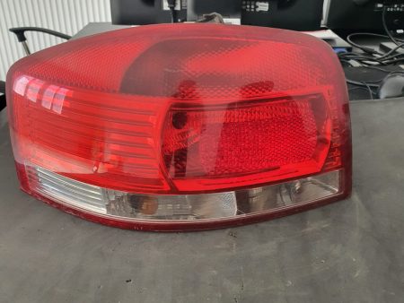 LAMPA STOP STANGA AUDI A3 8P 2003-2010 COD 8P0945095027S FACTURA SI GARANTIE
