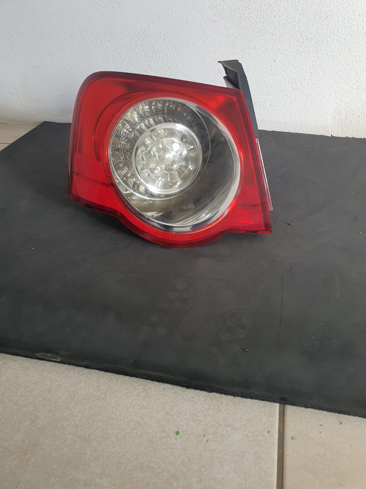 LAMPA STOP STANGA CU LED VW PASSAT B6 SEDAN COD 3C5945095H FACTURA SI GARANTIE