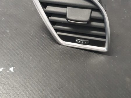 GRILA VENTILATIE BORD AUDI A4 B8 2007-2011 COD 8T1820902B FACTURA SI GARANTIE