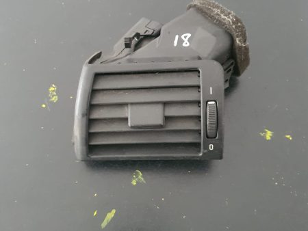 GRILA AER BORD STANGA BMW SERIA 3 E46 COD 64228361897 FACTURA SI GARANTIE