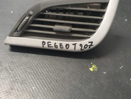 GRILA AER BORD DREAPTA PEUGEOT 207 COD 9650088477 FACTURA SI GARANTIE