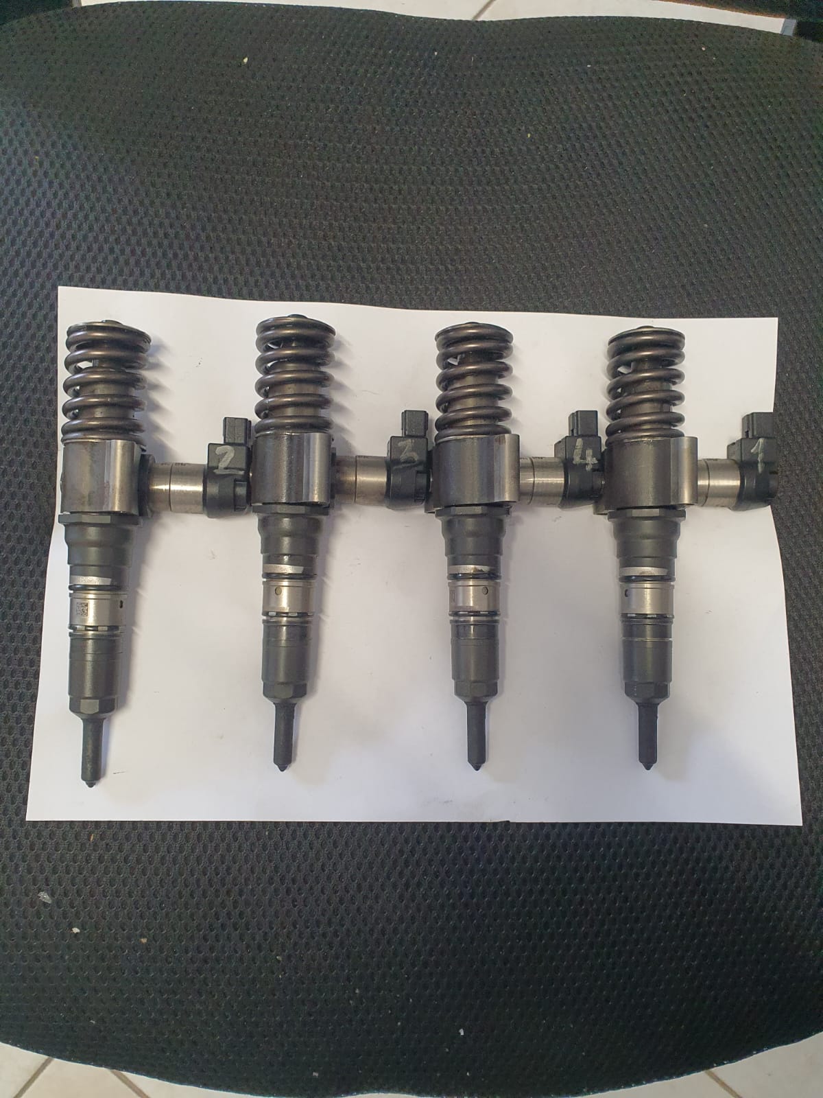 INJECTOR COD 03G130073S VW PASSAT B6 2.0 TDI BKP FACTURA SI GARANTIE