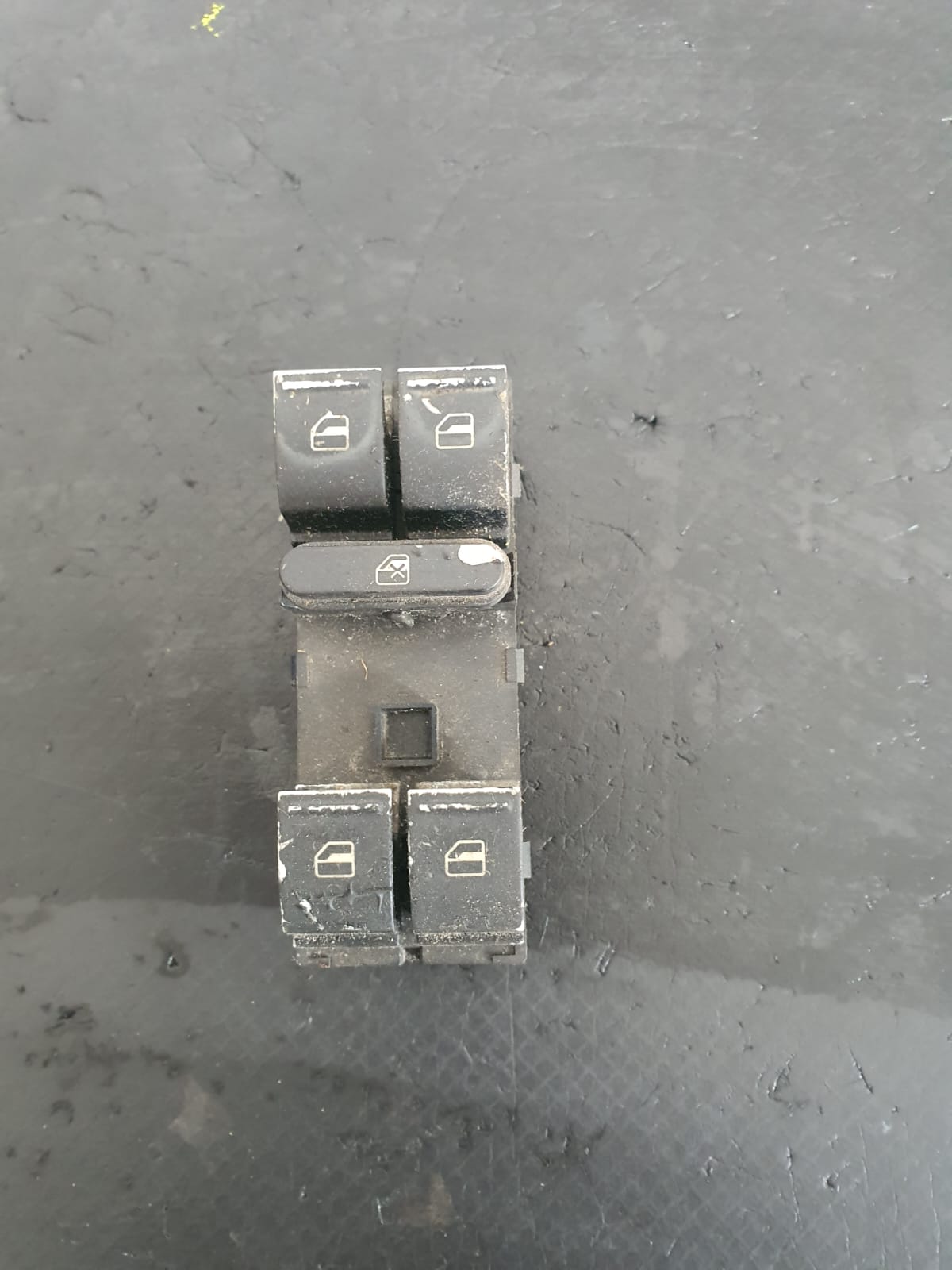 BUTOANE GEAMURI VW PASSAT B6 COD 1K4959857 FACTURA SI GARANTIE