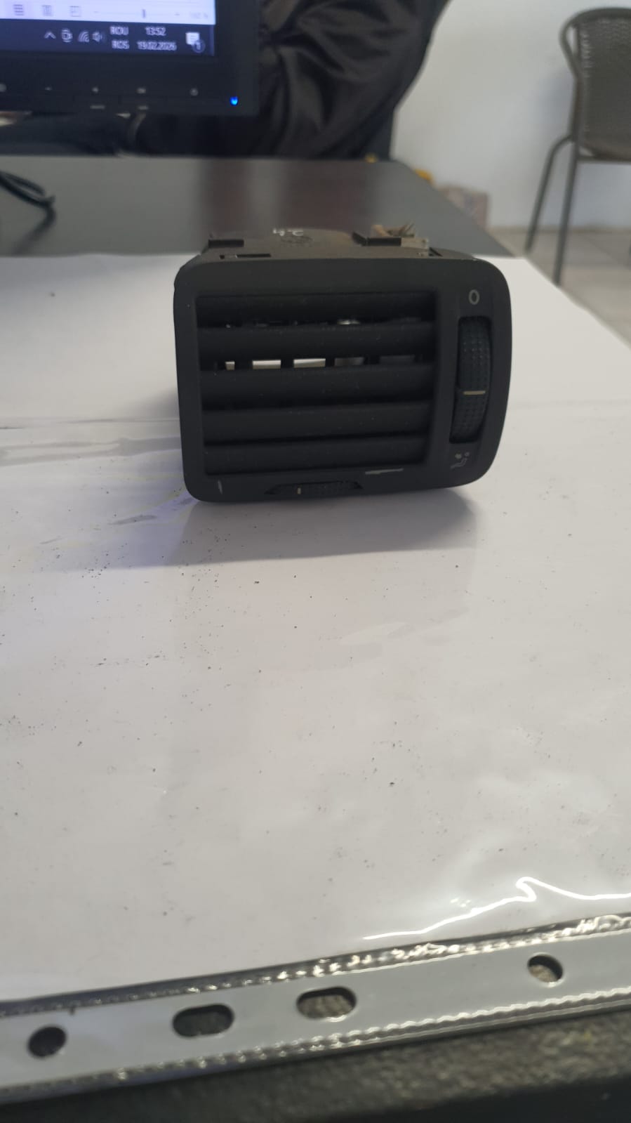 GRILA VENTILATIE BORD VW PASSAT B5 COD 3B0819703 FACTURA SI GARANTIE